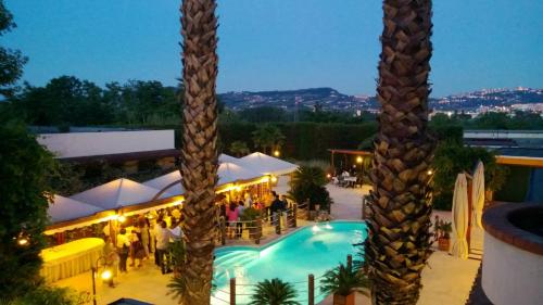 The swimming pool at or close to Hotel La Rotonda