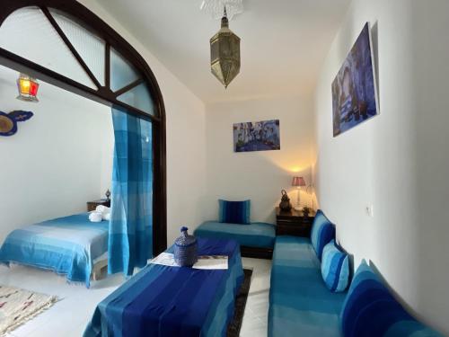 Postel nebo postele na pokoji v ubytování Dar Chefchaouen - Rass lma Room