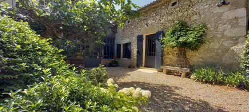 Entre-vignes-et-bastides