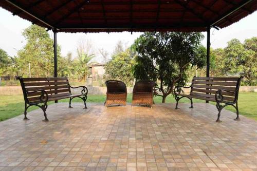Κήπος έξω από το Jumbo pool villa, Ambernath