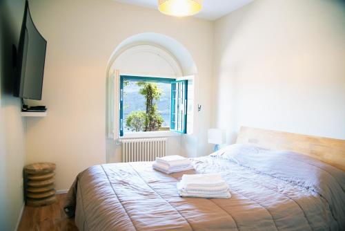 a bedroom with a bed with towels on it at Giardino sul Lago SPA Jacuzzi in Castel Gandolfo