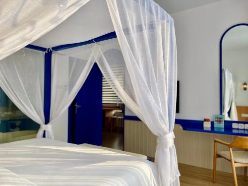 Postel nebo postele na pokoji v ubytování Hemangini Hotel Bandung