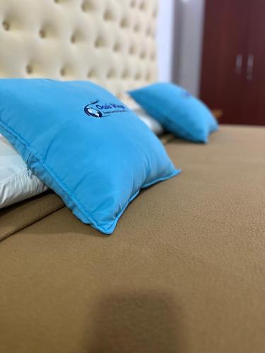 Postel nebo postele na pokoji v ubytování Oasis Wings Hotel