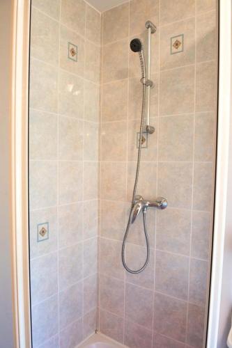 a shower with a shower head in a bathroom at Gîte Gîte 4/6 personnes à Couffinet in Sainte-Colombe-de-Peyre