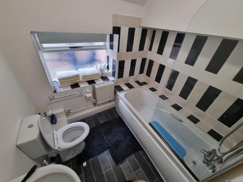 Koupelna v ubytování Ashlors Holiday Home, Historic Bridlington Old Town