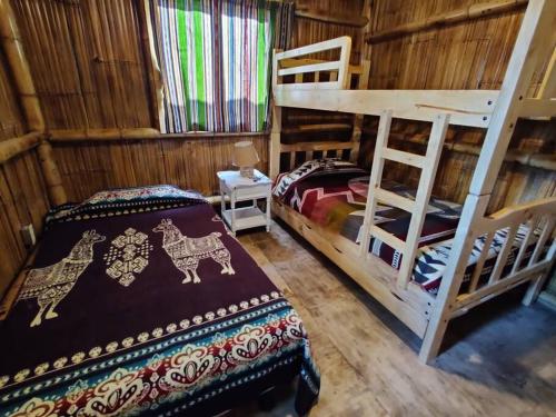 Postel nebo postele na pokoji v ubytování 1st Floor Bambú Huasi & Gardens
