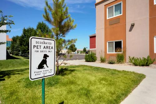 a sign for a pet area in a yard at Sleep Inn & Suites Bismarck I-94 in Bismarck