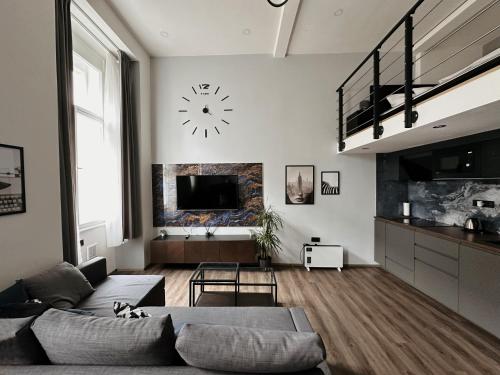 Grand Viceroy Apartments - Gothic Tower View