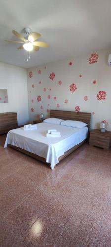 a bedroom with a large bed in a room at Pumo Rosso in Porto Cesareo