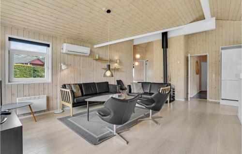 Posezení v ubytování Four-Bedroom Holiday Home In Aabenraa