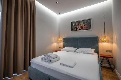 a bedroom with a bed with towels on it at JUER Hotel in Bajkaj