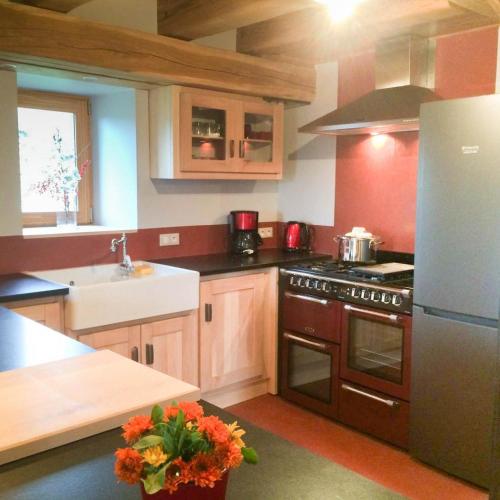 Una cocina o cocineta en Gite du viala
