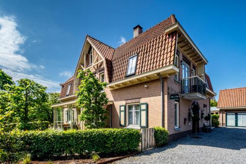 a large brick house with a roof at Hotel Villa Vida in Domburg