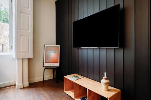 Cosme Apartments by Olala Homes
