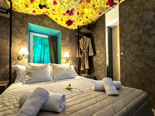 a bedroom with a large bed with flowers on the ceiling at Luxury Camp at Union Lido in Cavallino-Treporti