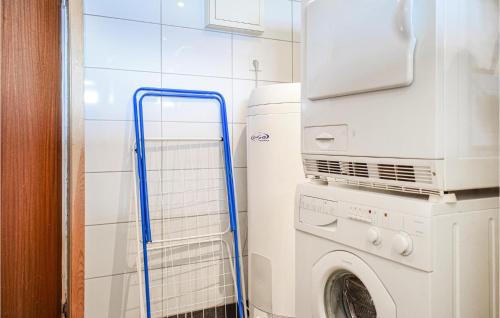 Dapur atau dapur kecil di Nice Apartment In Fjelberg