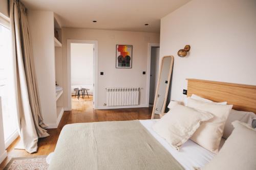 Hotel Boutique Lamar de Suancesにあるベッド