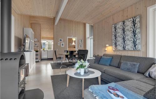 Χώρος καθιστικού στο Three-Bedroom Holiday Home In Logstor