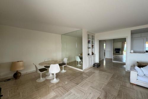 Photo de la galerie de l'établissement Appartment with exceptional view on the sea, à Cannes