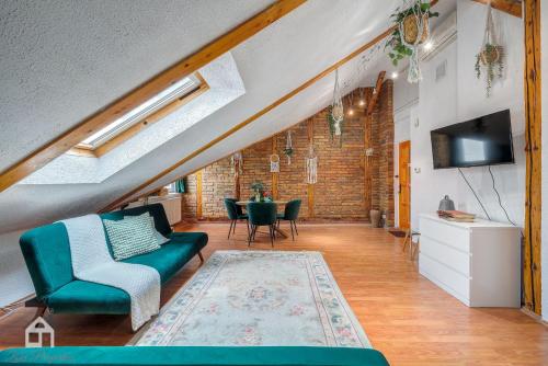 TV a/nebo společenská místnost v ubytování ACME Apartments
