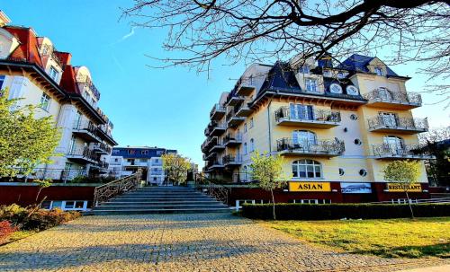 a large building with stairs in front of it at Baltic Del Mar by Baltic Batavia-Widok na Morze in Świnoujście