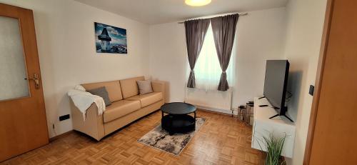 Flataid Apartments Gössendorf/Magnaにあるテレビまたはエンターテインメントセンター