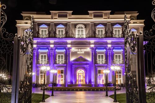 King & Queen Boutique Hotel