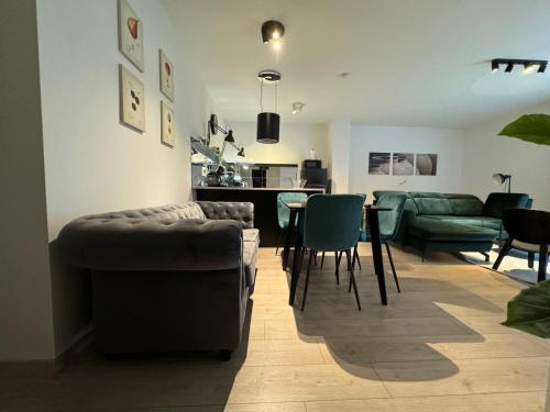 Photo de la galerie de l'établissement 2 room apartment, new building, balcony 308, à Rovinka