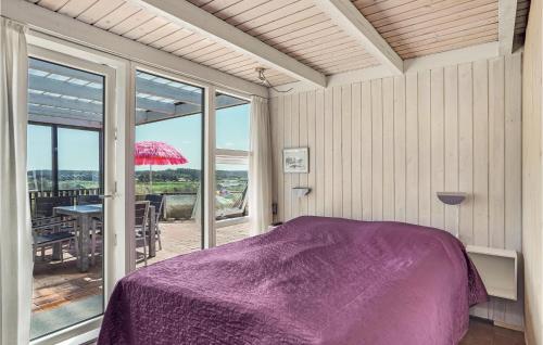 Ένα ή περισσότερα κρεβάτια σε δωμάτιο στο 3 Bedroom Beautiful Home In Løkken