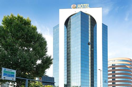 a building with a hotel sign on top of it at B&B Hotel Milano Sesto Marelli in Sesto San Giovanni