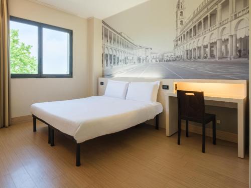 Postel nebo postele na pokoji v ubytování B&B Hotel Faenza