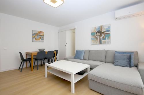 Estepona Centre Beachfront Apartment ROSSI