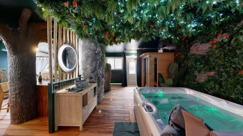 Jungle Love Room photo 12