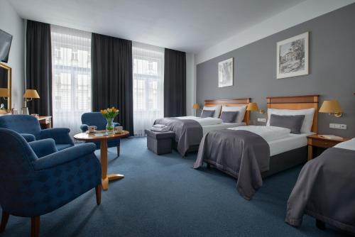 Postel nebo postele na pokoji v ubytování Prague Season Hotel