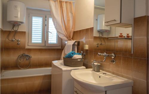 a bathroom with a sink and a toilet and a tub at Two-Bedroom Apartment In Ploce in Ploče