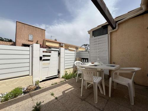 Pavillon à Gruissan, 25m², 4 pers., piscine, parking, proche plage - FR-1-229-115