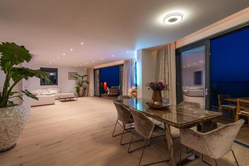 KINGS LANDING 5 stars PENTHOUSE