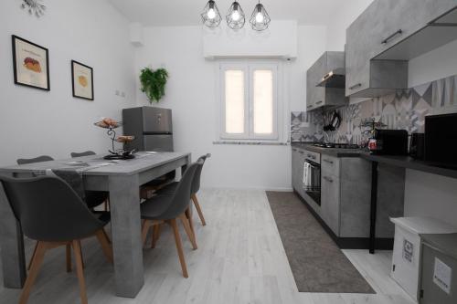 AMORES APARTMENT - Family&Friends - 2 Camere - Metro A 4min & Centro 15min