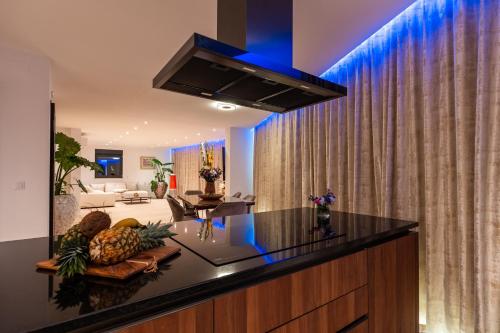 KINGS LANDING 5 stars PENTHOUSE