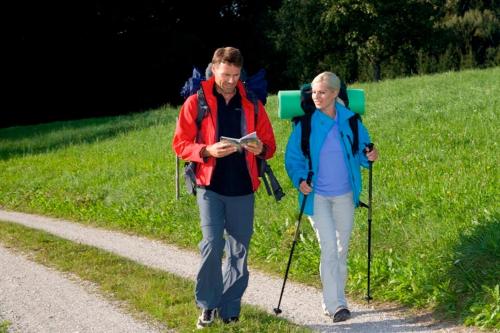 a man and a woman walking down a path at Gasthof Hotel zur Post in Erlau