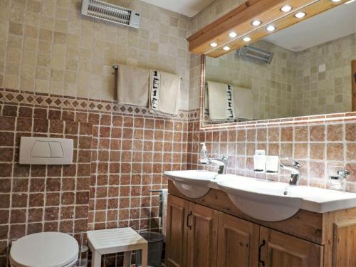 Koupelna v ubytování Apartment Résidence Le Chalet 5 by Interhome