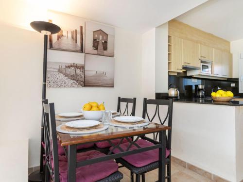 Kuchyň nebo kuchyňský kout v ubytování Apartment Triplex Mare Nostrum by Interhome