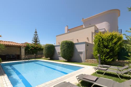 Christina Villas, Steps to Sandy Beach, By ThinkVilla