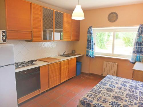 Η κουζίνα ή μικρή κουζίνα στο Holiday Home Breda by Interhome