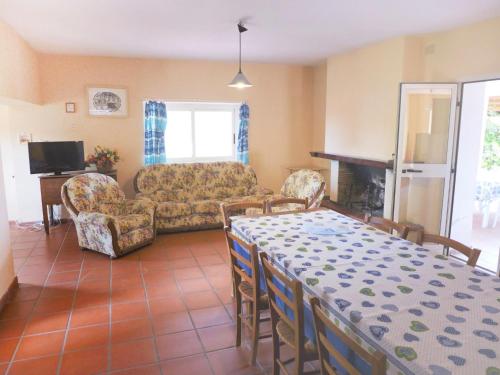Μια τηλεόραση ή/και κέντρο ψυχαγωγίας στο Holiday Home Breda by Interhome