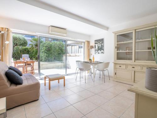 Apartment Cannes Bay-1 by Interhome