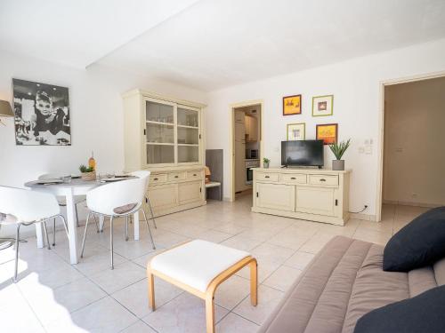 Apartment Cannes Bay-1 by Interhome