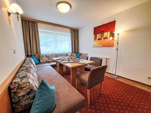 Posedenie v ubytovaní Apartment Rosa-5 by Interhome