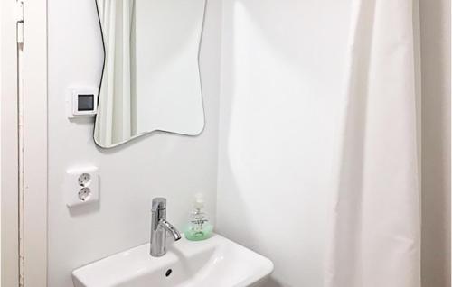 Un baño de Nice Apartment In Immeln With Lake View