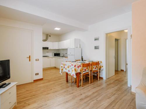 Kuchyň nebo kuchyňský kout v ubytování Apartment Casa Polla-2 by Interhome